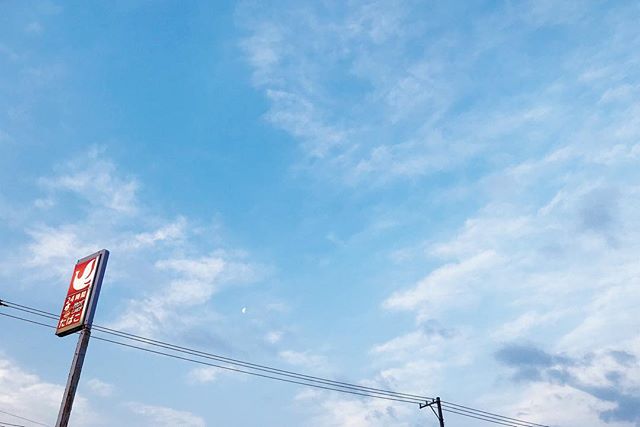 2019.2.25 a.m.6:37 #kao_sora 気持ちのよい朝の空だなぁ。 * ** #iphone7 #vscocam #sorapetitcc #igersjp #reco_ig #landscape #風景写真 #kao_ombetsu #morning #moon #セイコーマート